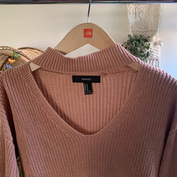 Pink keyhole sweater - Picture 2 of 3